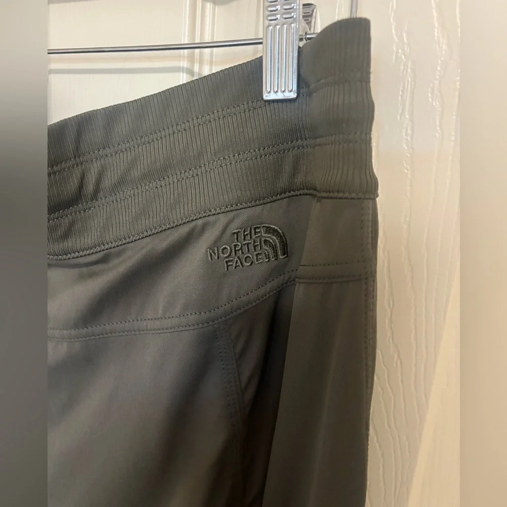 The North Face Women’s Joggers Olive Activewear Pants Lightweight Stretch - Picture 7 of 8